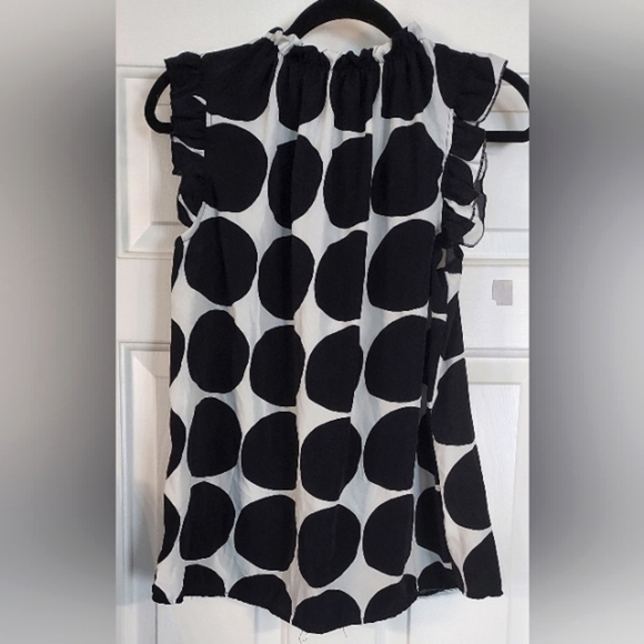 Shirring Mock-Neck Polkadot TopSize M. - Picture 3 of 3